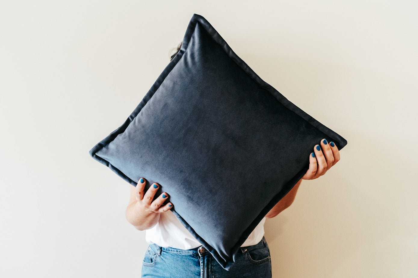 Person holding delft blue velvet cushion cover with flange edging