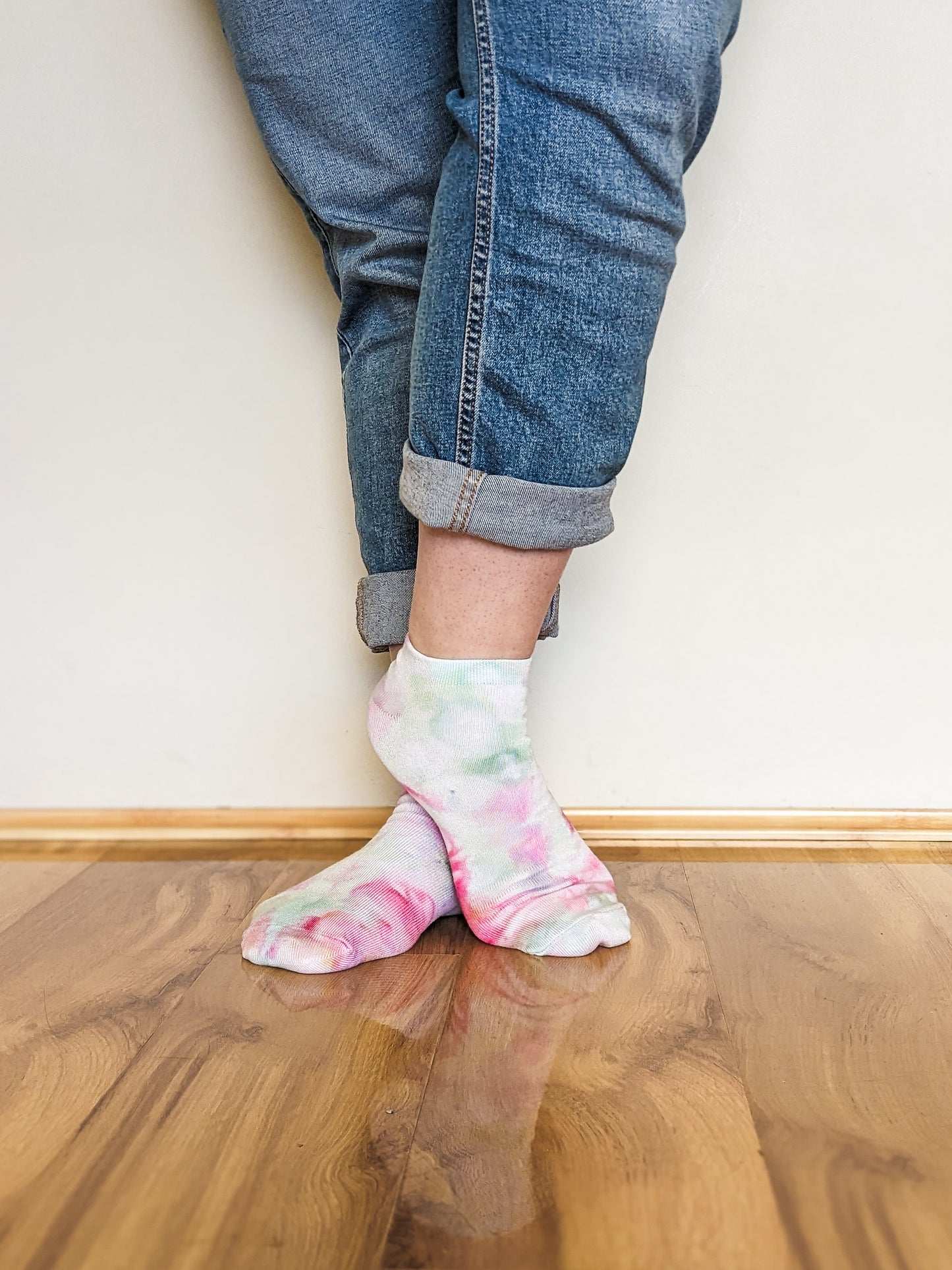 Person wearing ankle length Ice-dyed bamboo socks